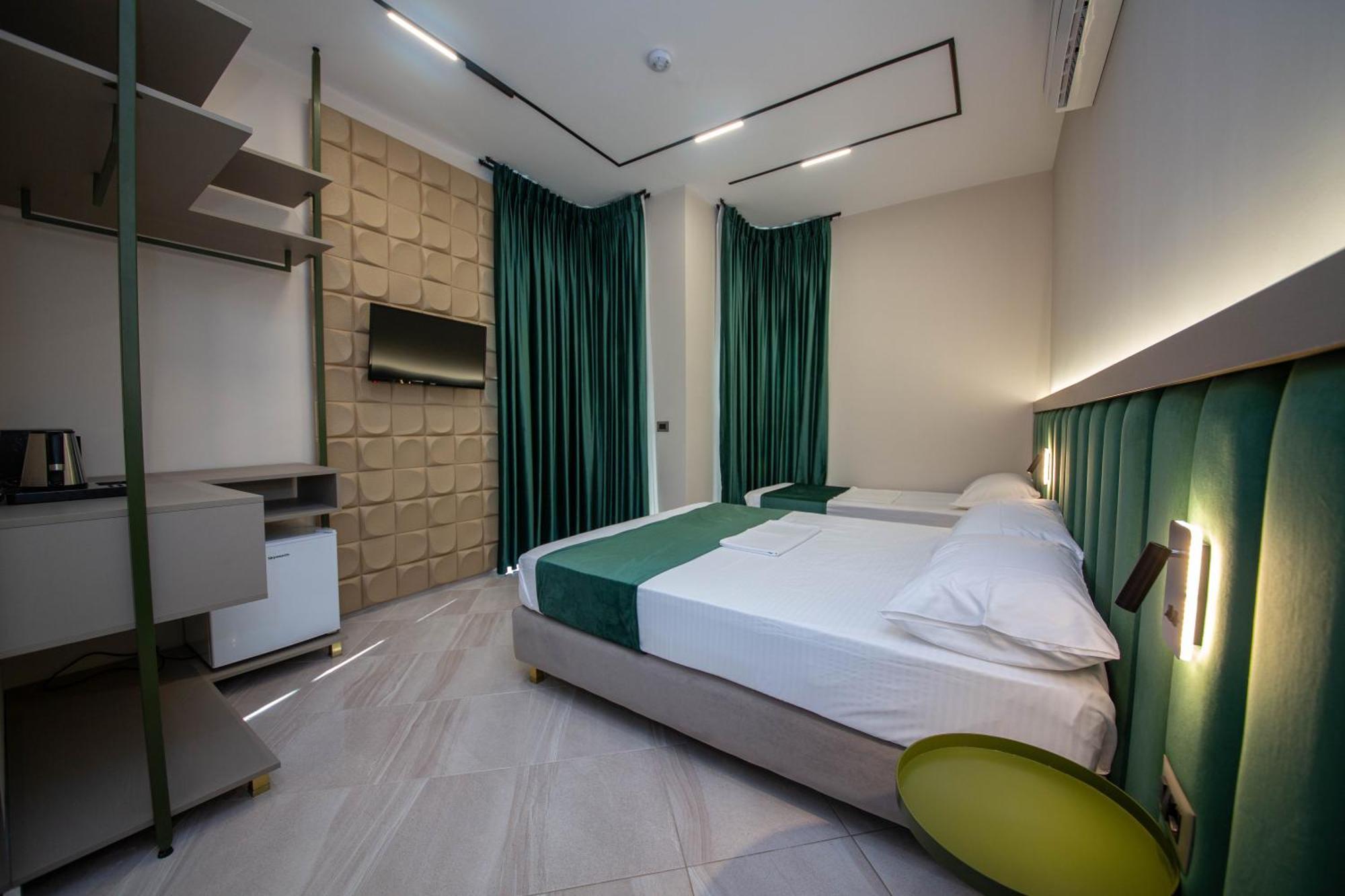 Hotel Royal Radhimë Esterno foto