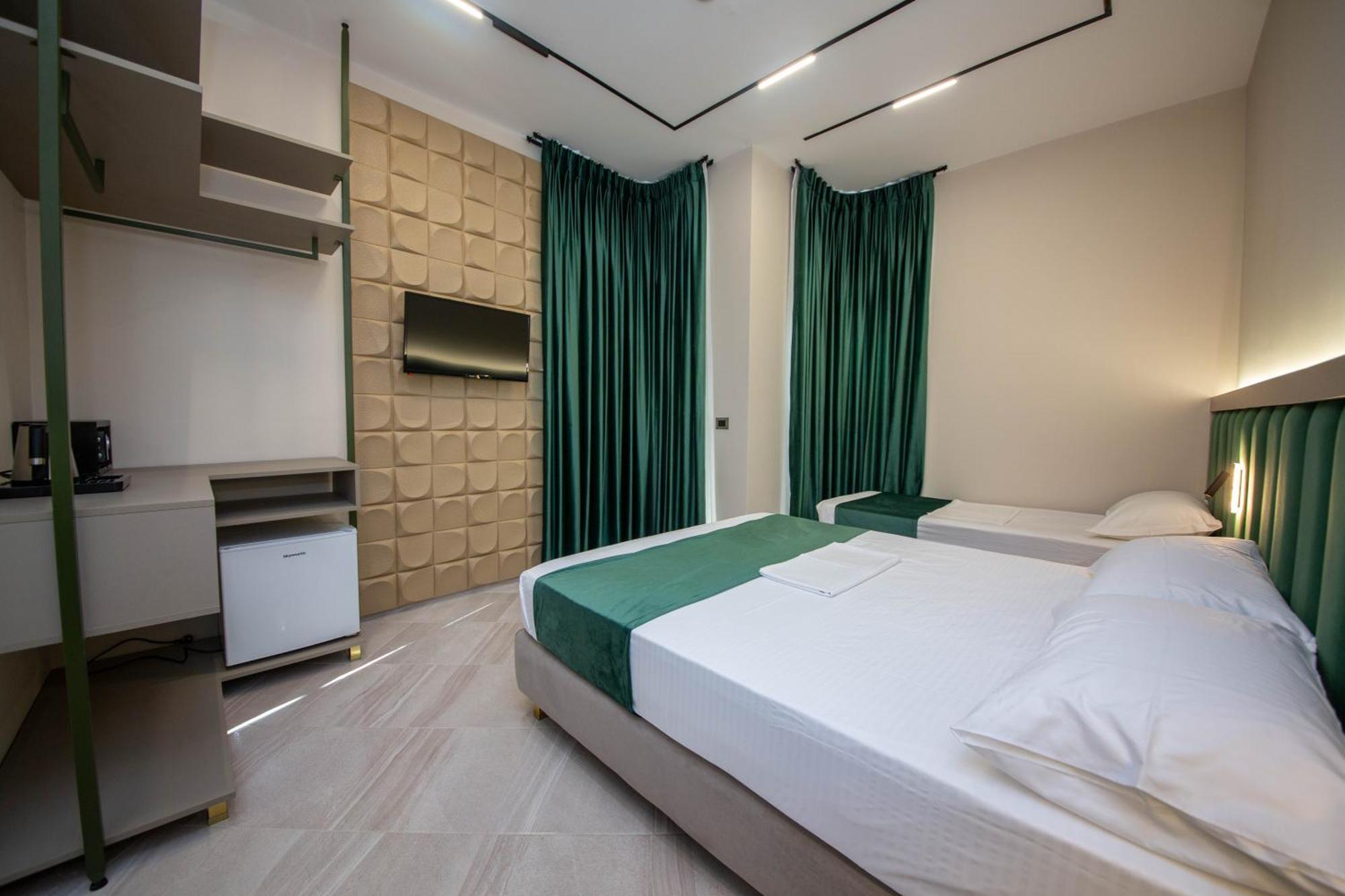 Hotel Royal Radhimë Esterno foto