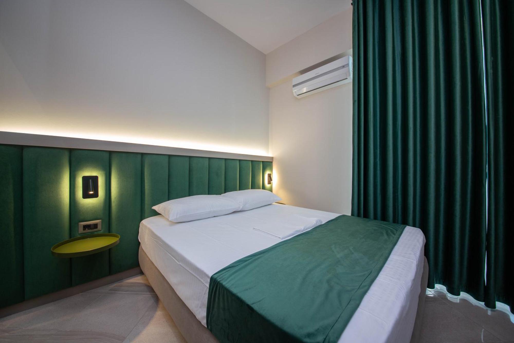 Hotel Royal Radhimë Esterno foto