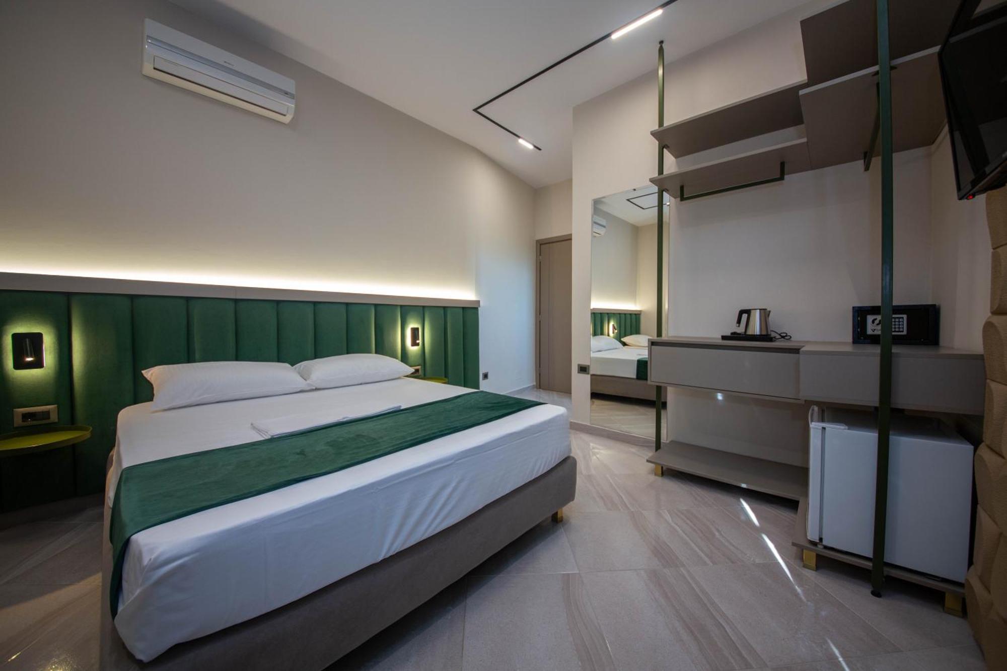 Hotel Royal Radhimë Esterno foto