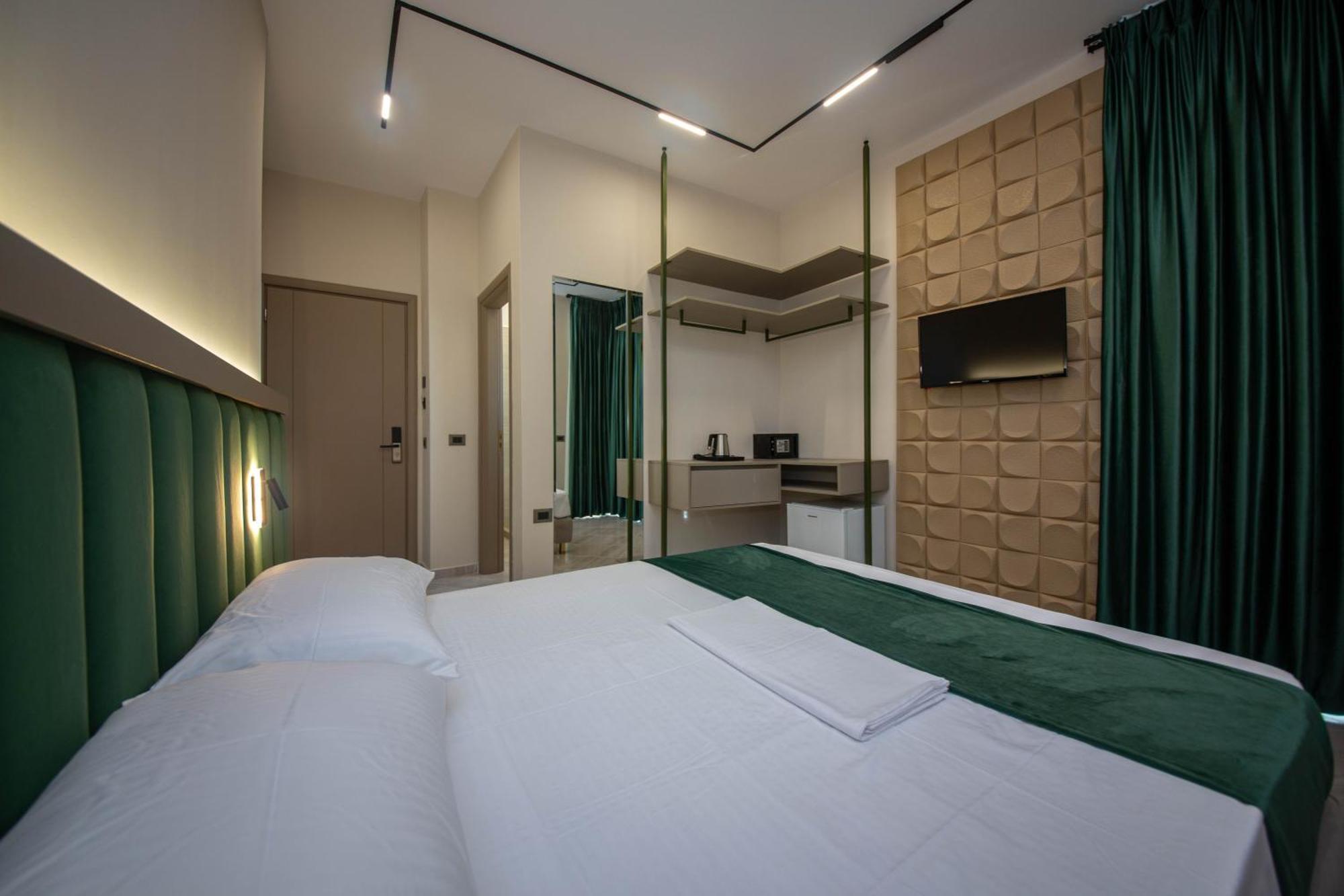 Hotel Royal Radhimë Esterno foto