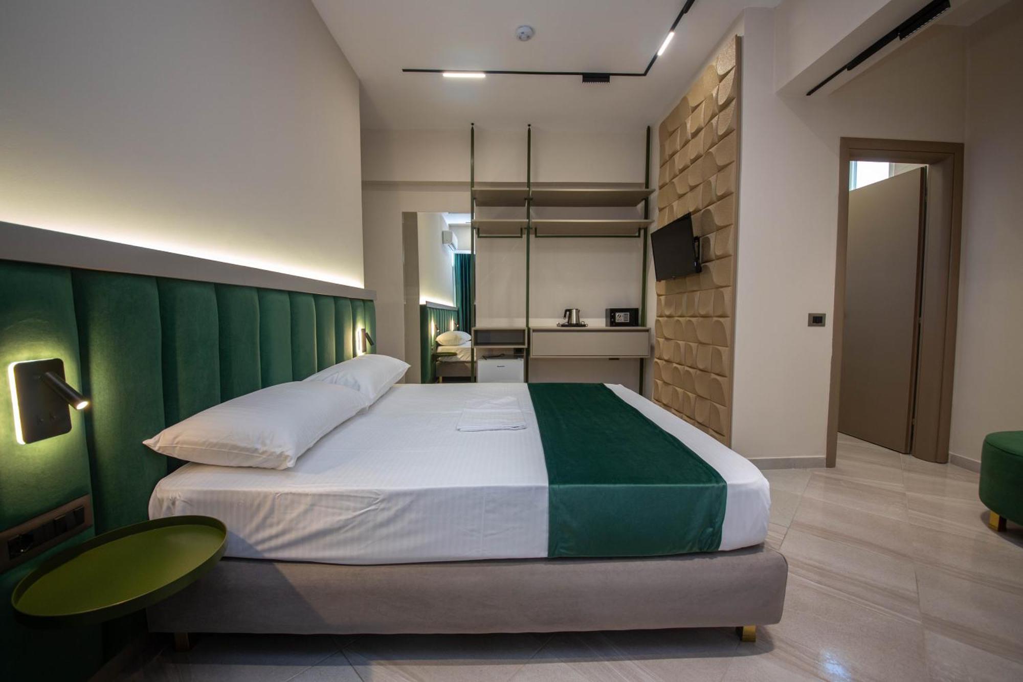 Hotel Royal Radhimë Esterno foto
