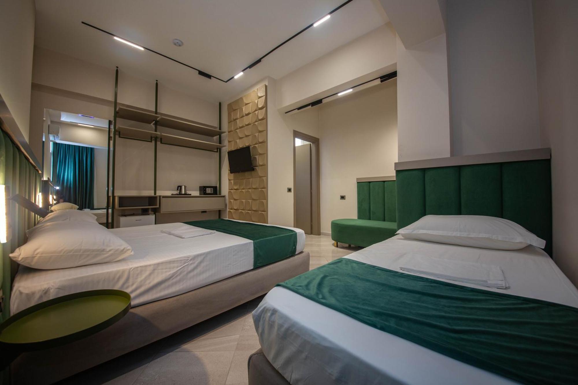 Hotel Royal Radhimë Esterno foto