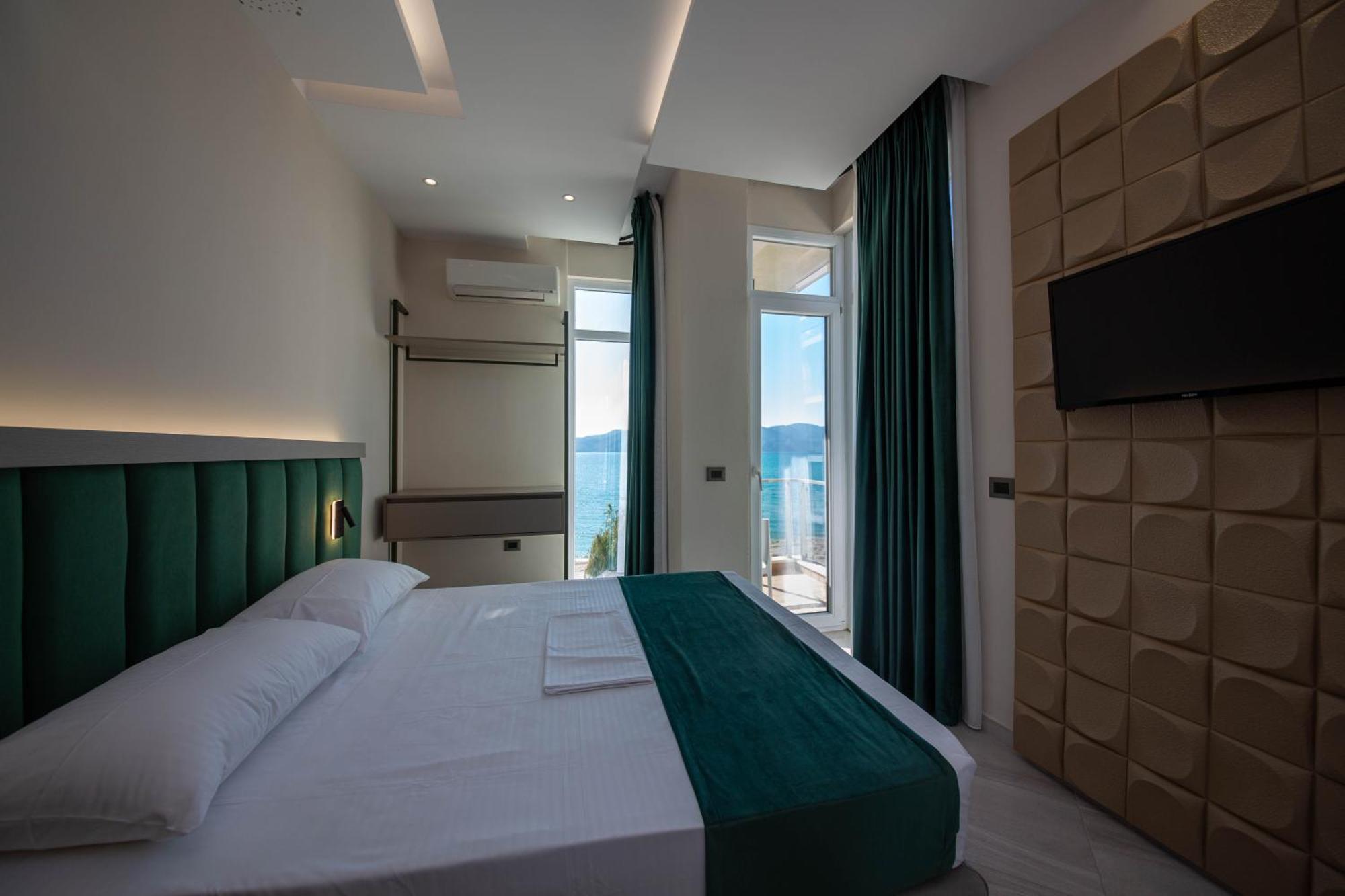 Hotel Royal Radhimë Esterno foto