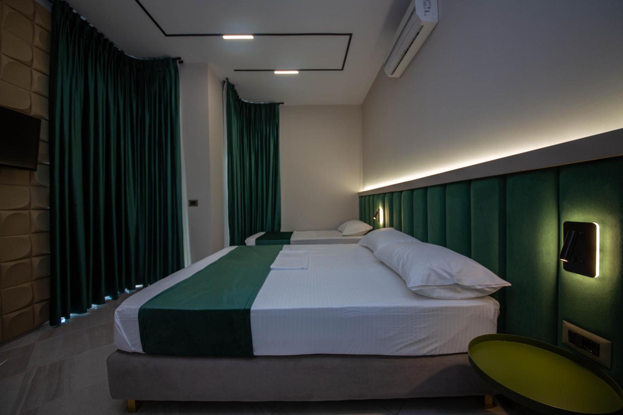Hotel Royal Radhimë Esterno foto