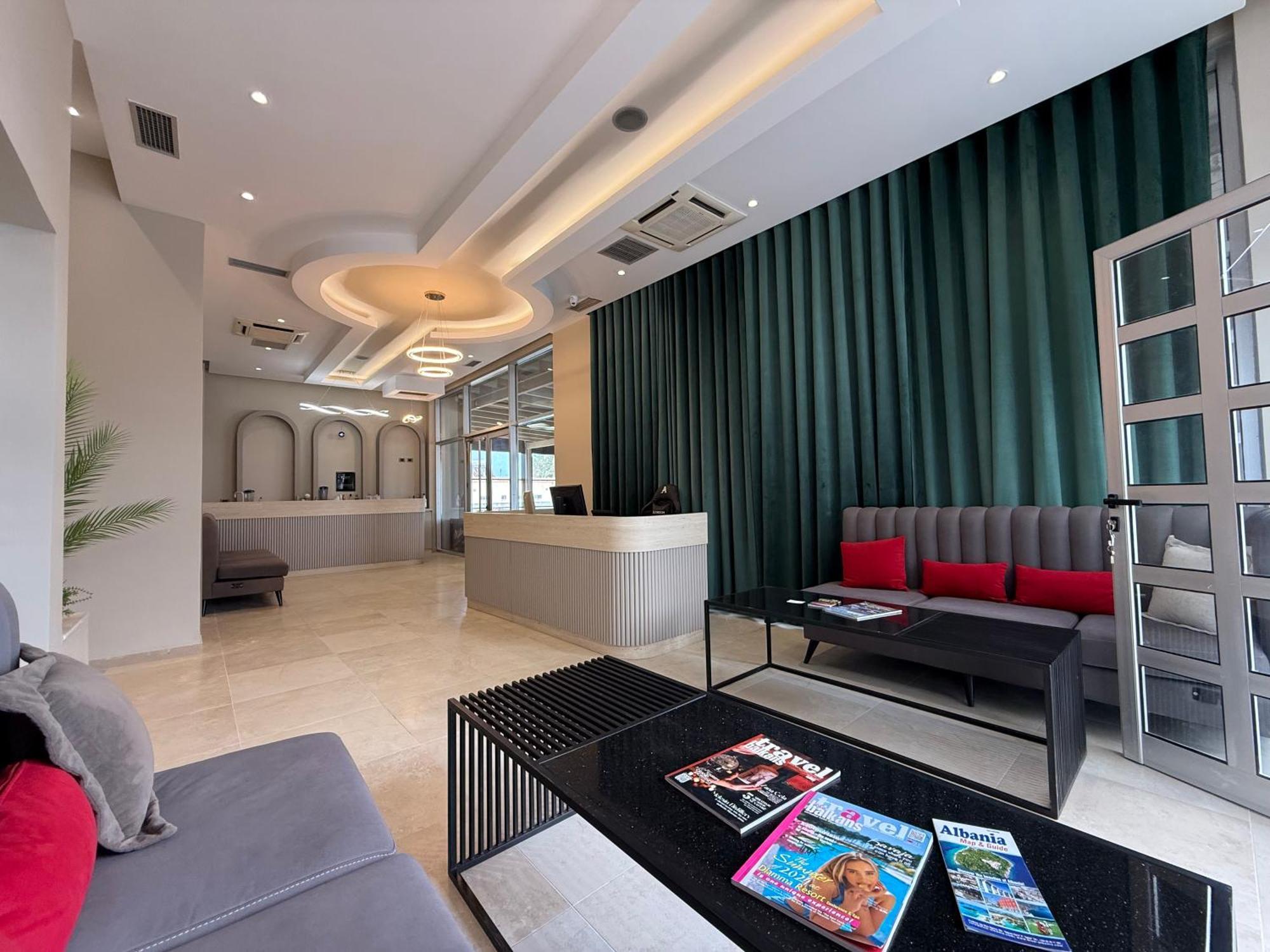 Hotel Royal Radhimë Esterno foto